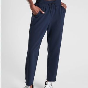 Athleta Metropolis Straight Leg Pant Womens Size 6 Navy Elastic Waist Joggers.